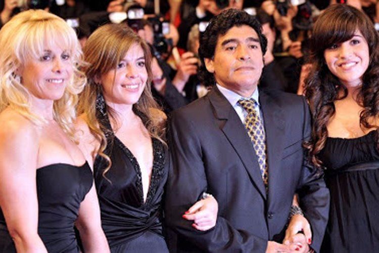 Maradonanın övladları miras davasına başladılar